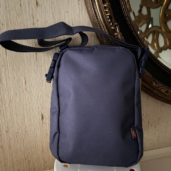 Nike Heritage Crossbody NWT - Picture 2 of 7